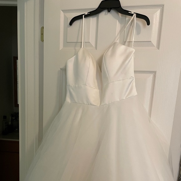 Beautiful satin and tulle wedding dress - Picture 8 of 8
